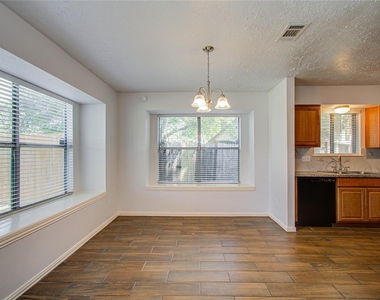 2702 Fir Crest Court - Photo Thumbnail 7
