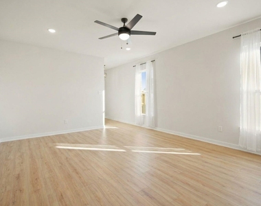 10726 Sky Creek Lane - Photo Thumbnail 4