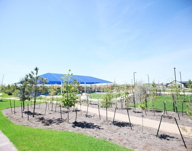 10726 Sky Creek Lane - Photo Thumbnail 14