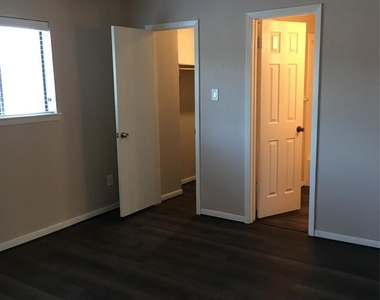 3010 Bee Cave Drive - Photo Thumbnail 9
