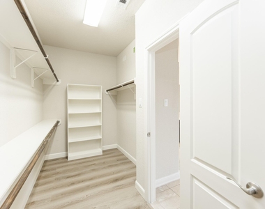 23818 Hawthorn Dale Court - Photo Thumbnail 6