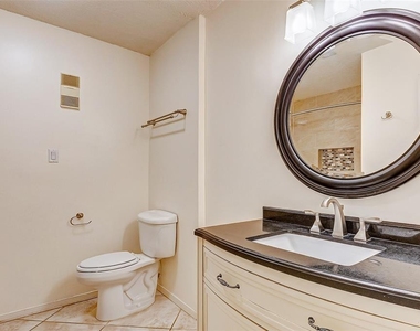 7350 Kirby Drive - Photo Thumbnail 12