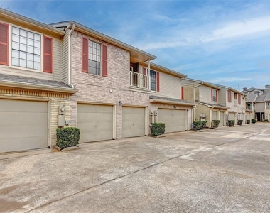7350 Kirby Drive - Photo Thumbnail 14