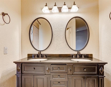 7350 Kirby Drive - Photo Thumbnail 9