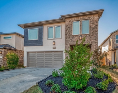 22111 Ingham Bluff Lane - Photo Thumbnail 3