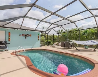 2705 Sw 11th Place - Photo Thumbnail 17