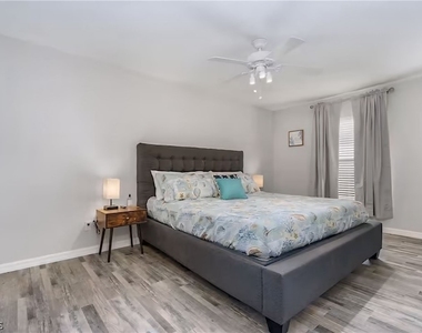 2705 Sw 11th Place - Photo Thumbnail 13