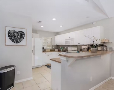2705 Sw 11th Place - Photo Thumbnail 7