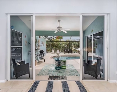 2705 Sw 11th Place - Photo Thumbnail 16