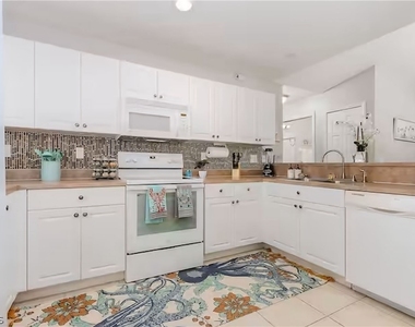 2705 Sw 11th Place - Photo Thumbnail 8