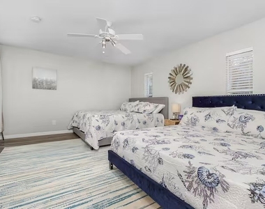2705 Sw 11th Place - Photo Thumbnail 10