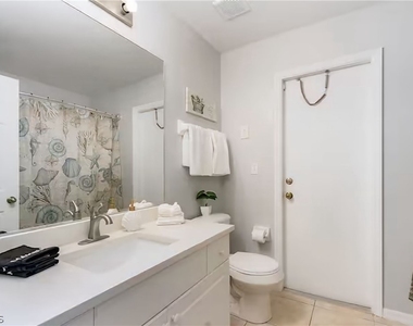 2705 Sw 11th Place - Photo Thumbnail 14
