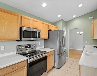2427 Woodbourne Place - Photo Thumbnail 6