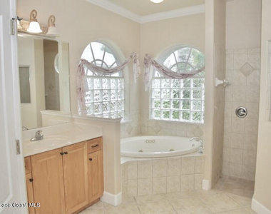 915 Starling Way - Photo Thumbnail 13
