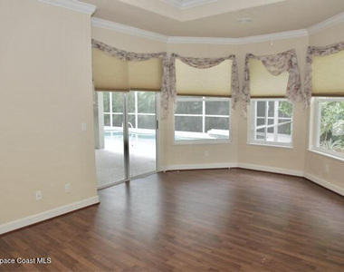 915 Starling Way - Photo Thumbnail 11
