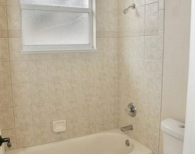 915 Starling Way - Photo Thumbnail 17