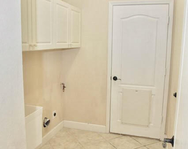 915 Starling Way - Photo Thumbnail 20