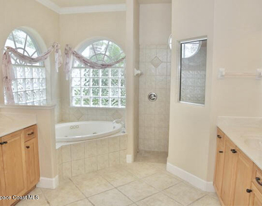 915 Starling Way - Photo Thumbnail 12