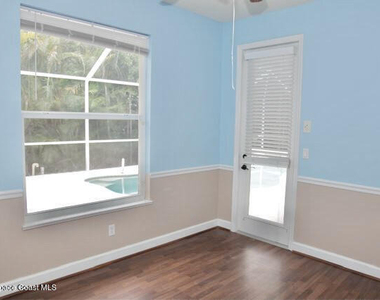 915 Starling Way - Photo Thumbnail 15