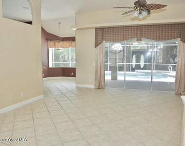 915 Starling Way - Photo Thumbnail 3