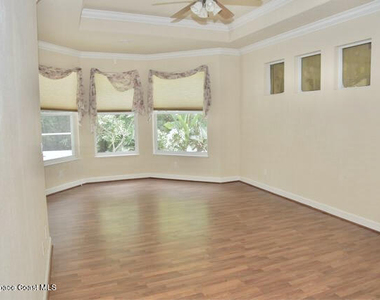 915 Starling Way - Photo Thumbnail 10