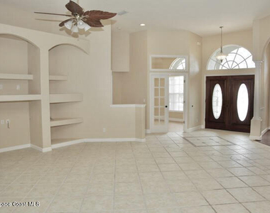 915 Starling Way - Photo Thumbnail 2