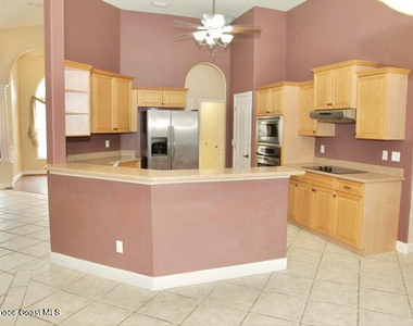 915 Starling Way - Photo Thumbnail 8