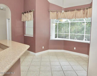 915 Starling Way - Photo Thumbnail 9