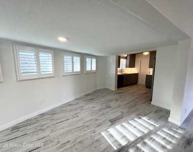 249 Palm Lane - Photo Thumbnail 4