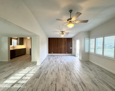 249 Palm Lane - Photo Thumbnail 3