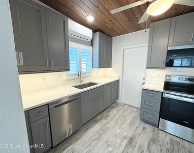 249 Palm Lane - Photo Thumbnail 5