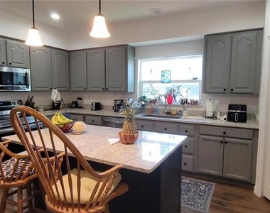 416 W Howry - Photo Thumbnail 12