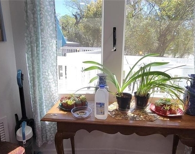 416 W Howry - Photo Thumbnail 11