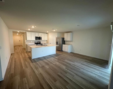 4697 Sw 89 Street - Photo Thumbnail 2