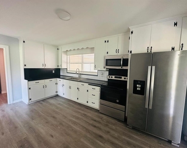 408 Ne 12 Avenue - Photo Thumbnail 5