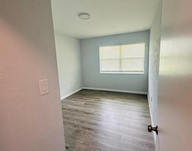 408 Ne 12 Avenue - Photo Thumbnail 14