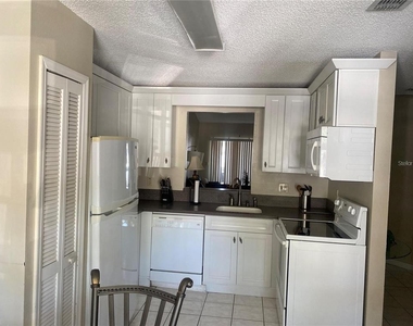 3204 Sabal Palms Court - Photo Thumbnail 7