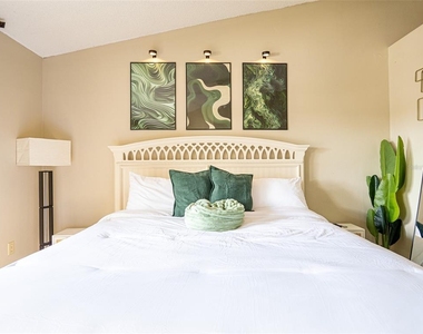 3204 Sabal Palms Court - Photo Thumbnail 10