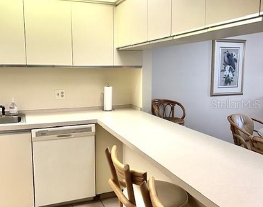 1095 Gulf Of Mexico Drive - Photo Thumbnail 6