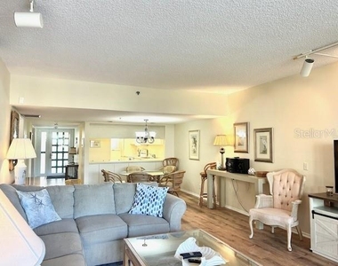 1095 Gulf Of Mexico Drive - Photo Thumbnail 5