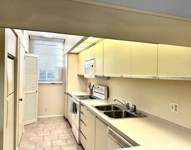 1095 Gulf Of Mexico Drive - Photo Thumbnail 7