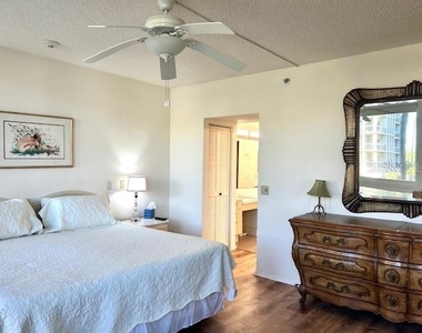 1095 Gulf Of Mexico Drive - Photo Thumbnail 14