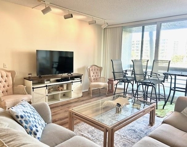 1095 Gulf Of Mexico Drive - Photo Thumbnail 11