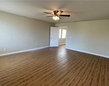 1036 Bearpaw Catch Court - Photo Thumbnail 4