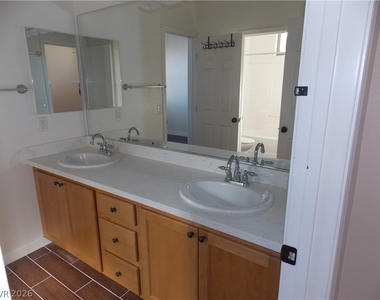 1208 Olivia Parkway - Photo Thumbnail 8