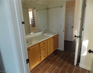 1208 Olivia Parkway - Photo Thumbnail 4