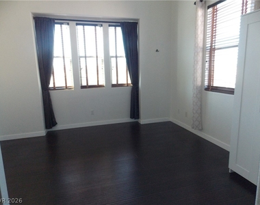 1208 Olivia Parkway - Photo Thumbnail 2
