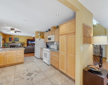 3225 Mountain Spring Road - Photo Thumbnail 9