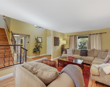 3225 Mountain Spring Road - Photo Thumbnail 5