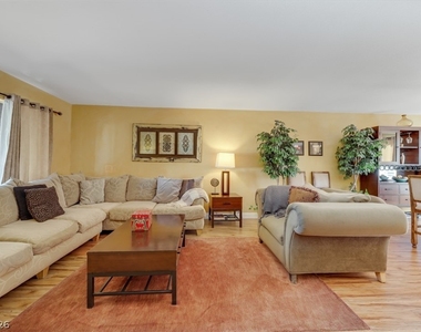 3225 Mountain Spring Road - Photo Thumbnail 4